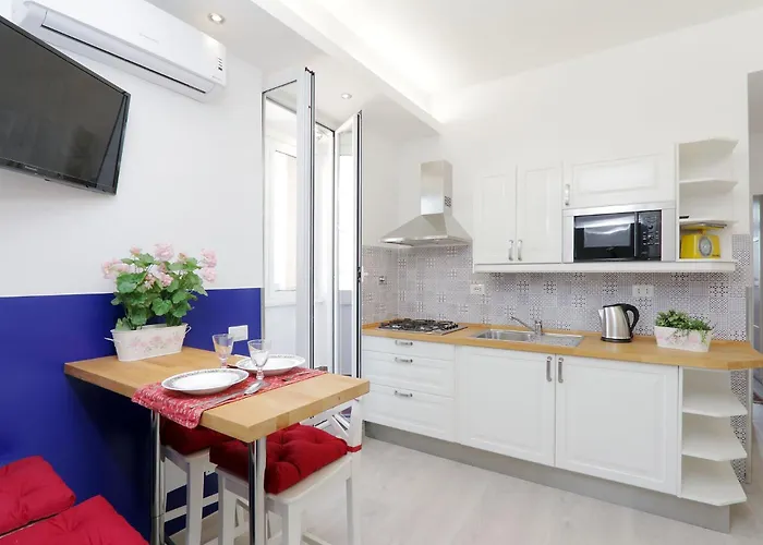 Bright Vatican 2 Bedroom Appartement *